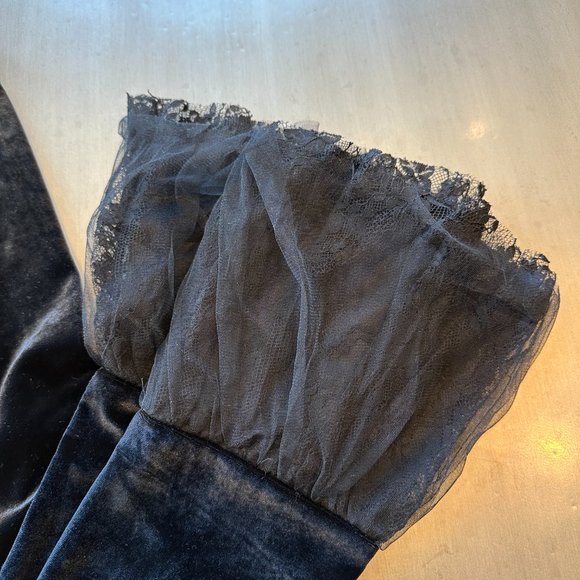 Elegant Black Kids Leggings with Lace Detail - Picture 2 of 5